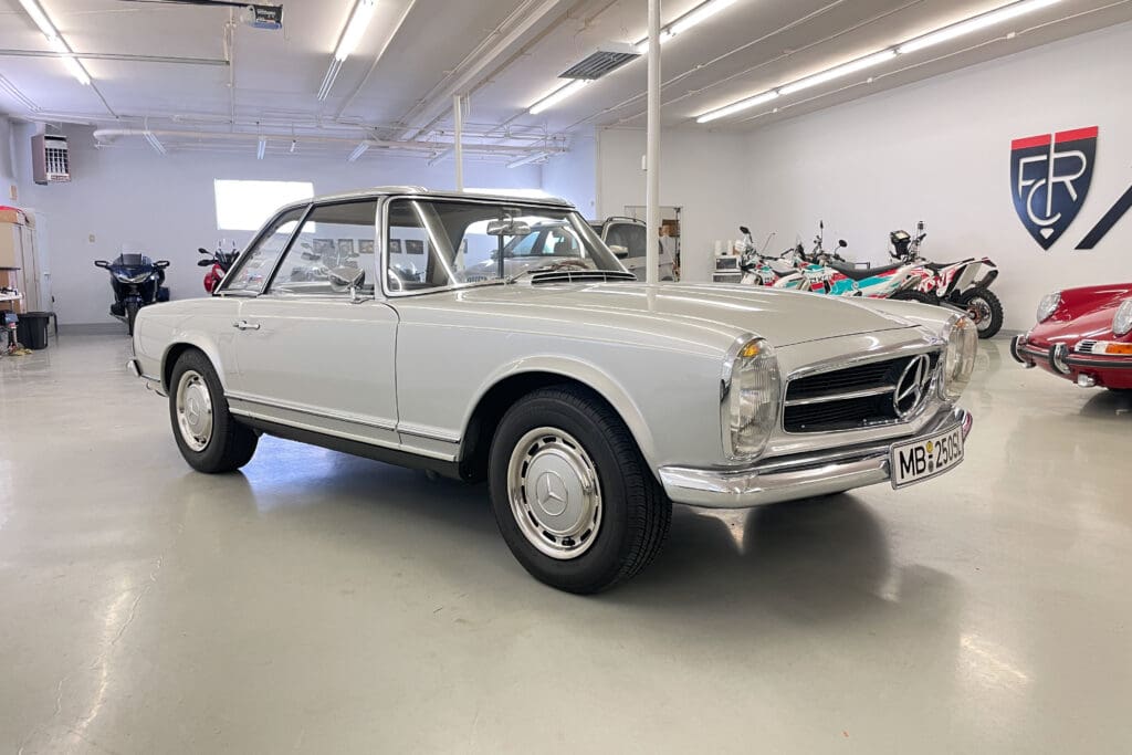 1967 MERCEDES-BENZ 250SL